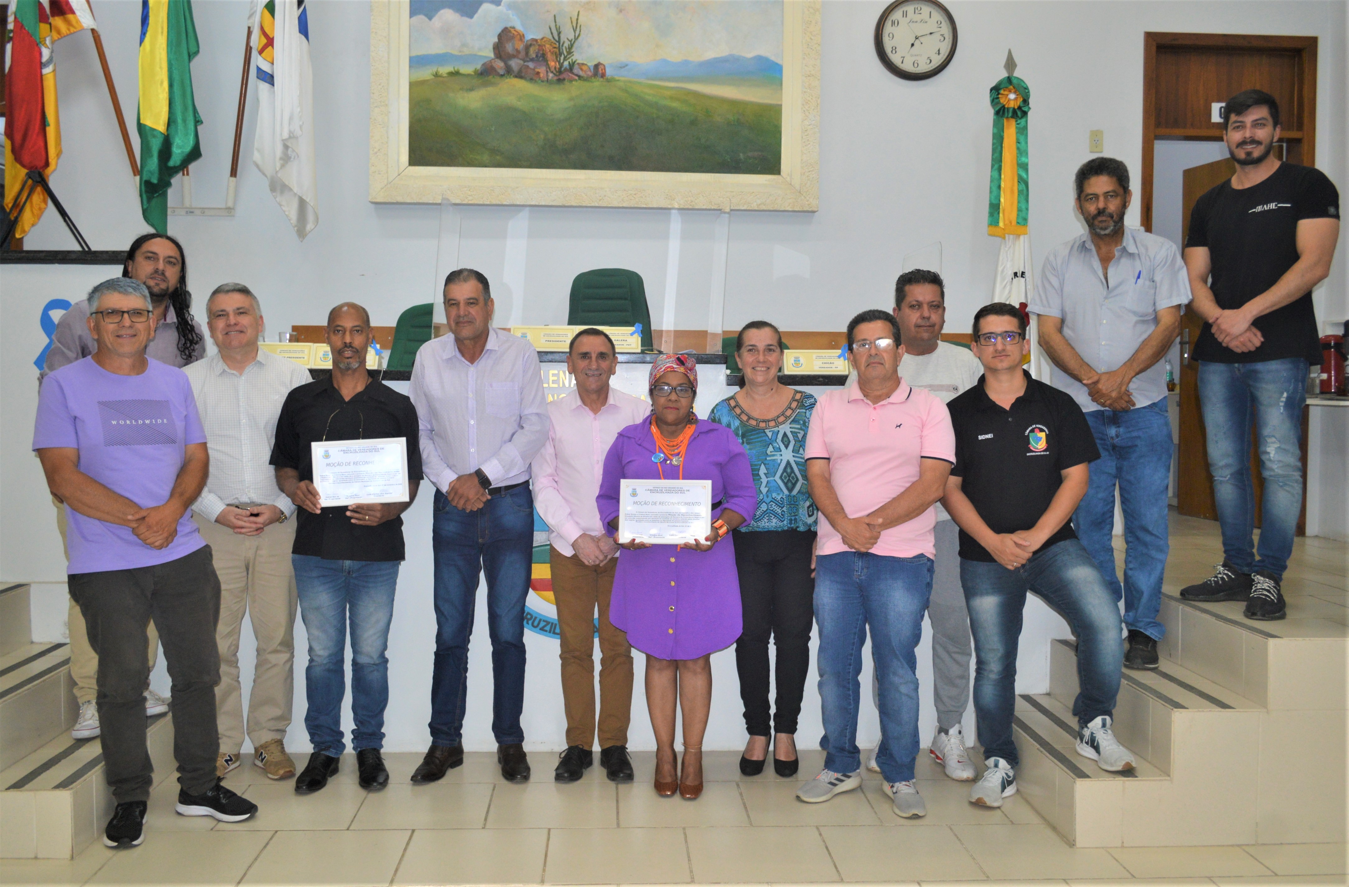 BETINHA E PEDRO LÚCIO RECEBEM HOMENAGEM NA CÂMARA DE VEREADORES