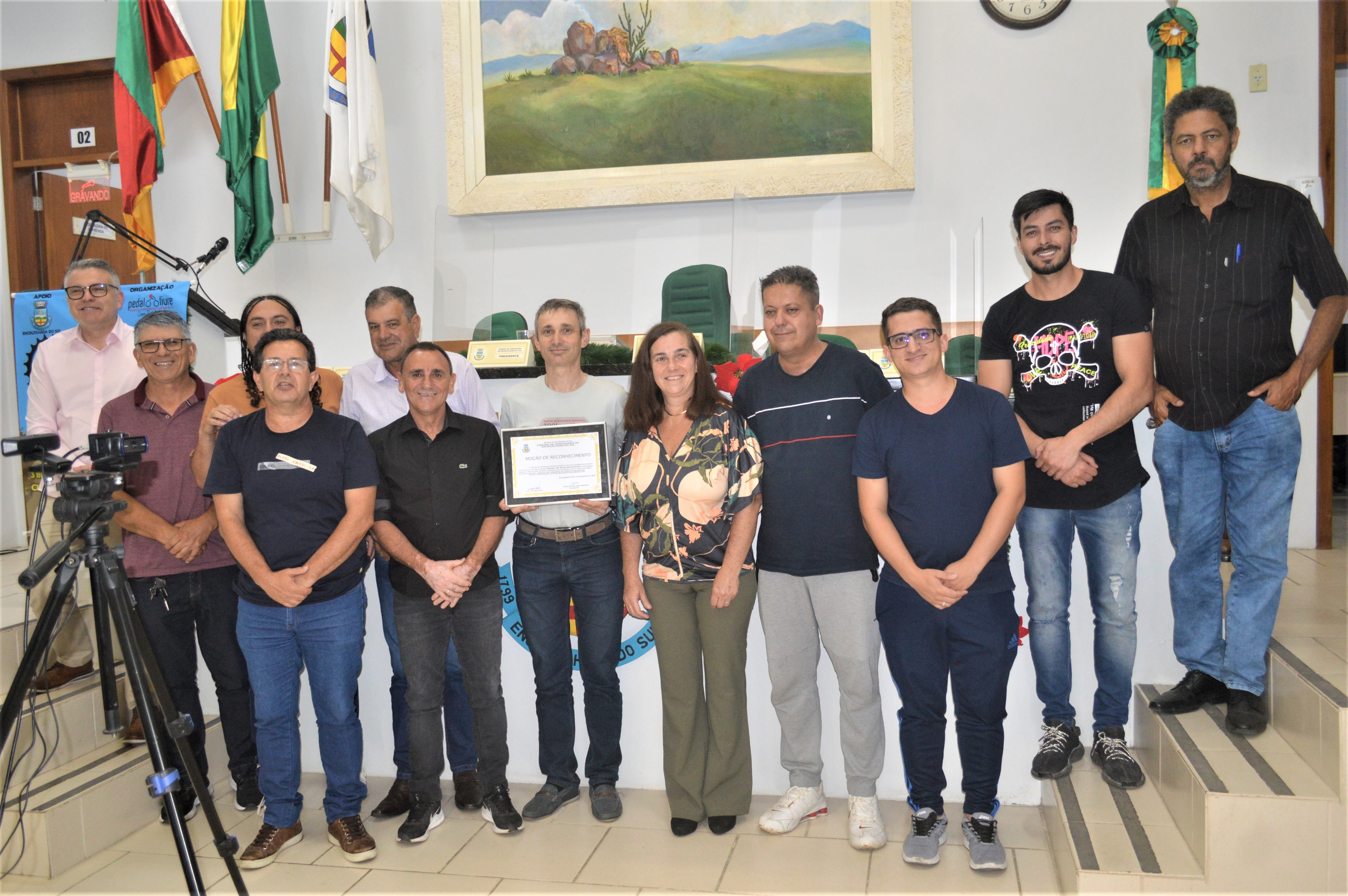 CICLISTA VIRLEI ALBERTO É HOMENAGEADO NA CÂMARA DE VEREADORES