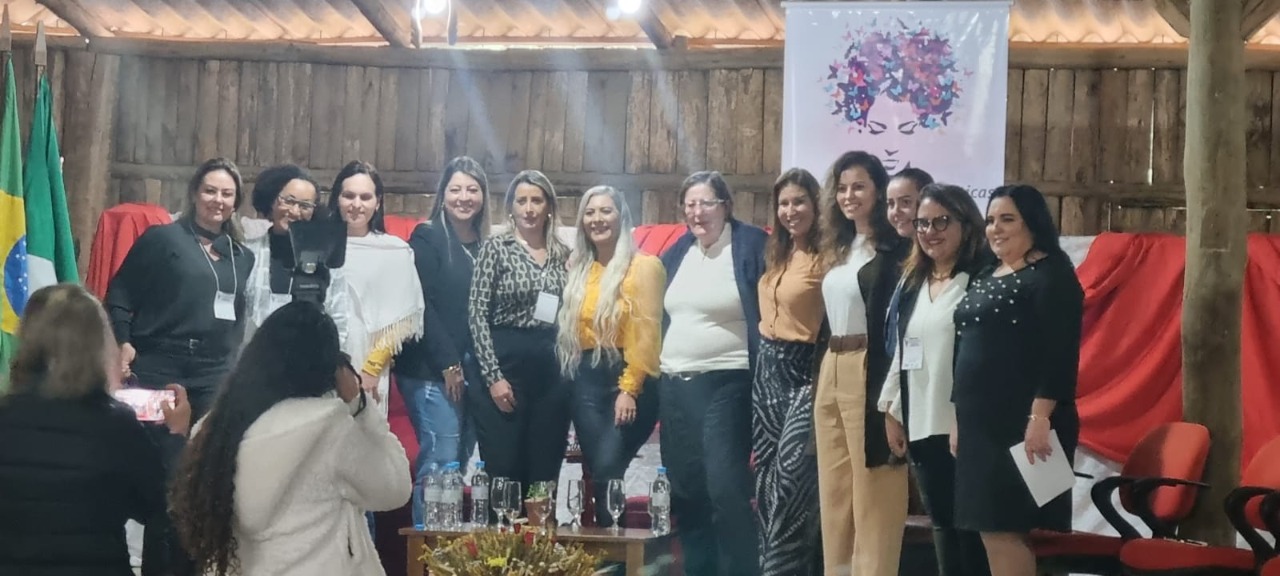 VEREADORA CRISTINA BONI PARTICIPA DO 1º SEMINÁRIO MUNICIPAL DE POLÍTICAS PARA AS MULHERES DE PANTANO GRANDE